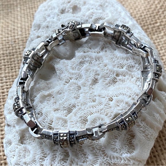 JUDITH JACK STERLING VINTAGE MARCASITE ART DECO STYLE BRACELET
7” - Picture 4 of 9